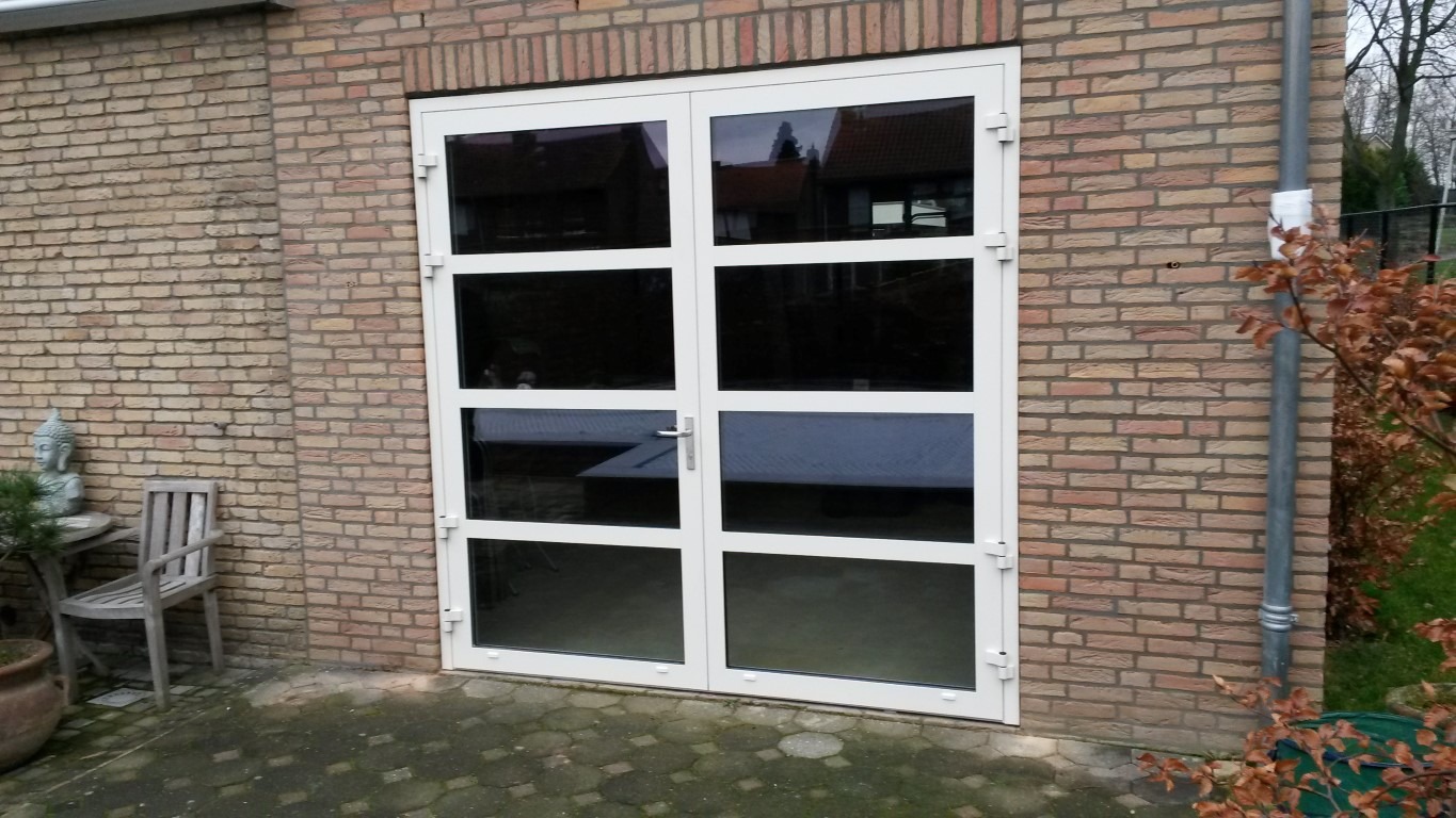 Openslaande deuren volledig glas Different Doors Garagedeuren